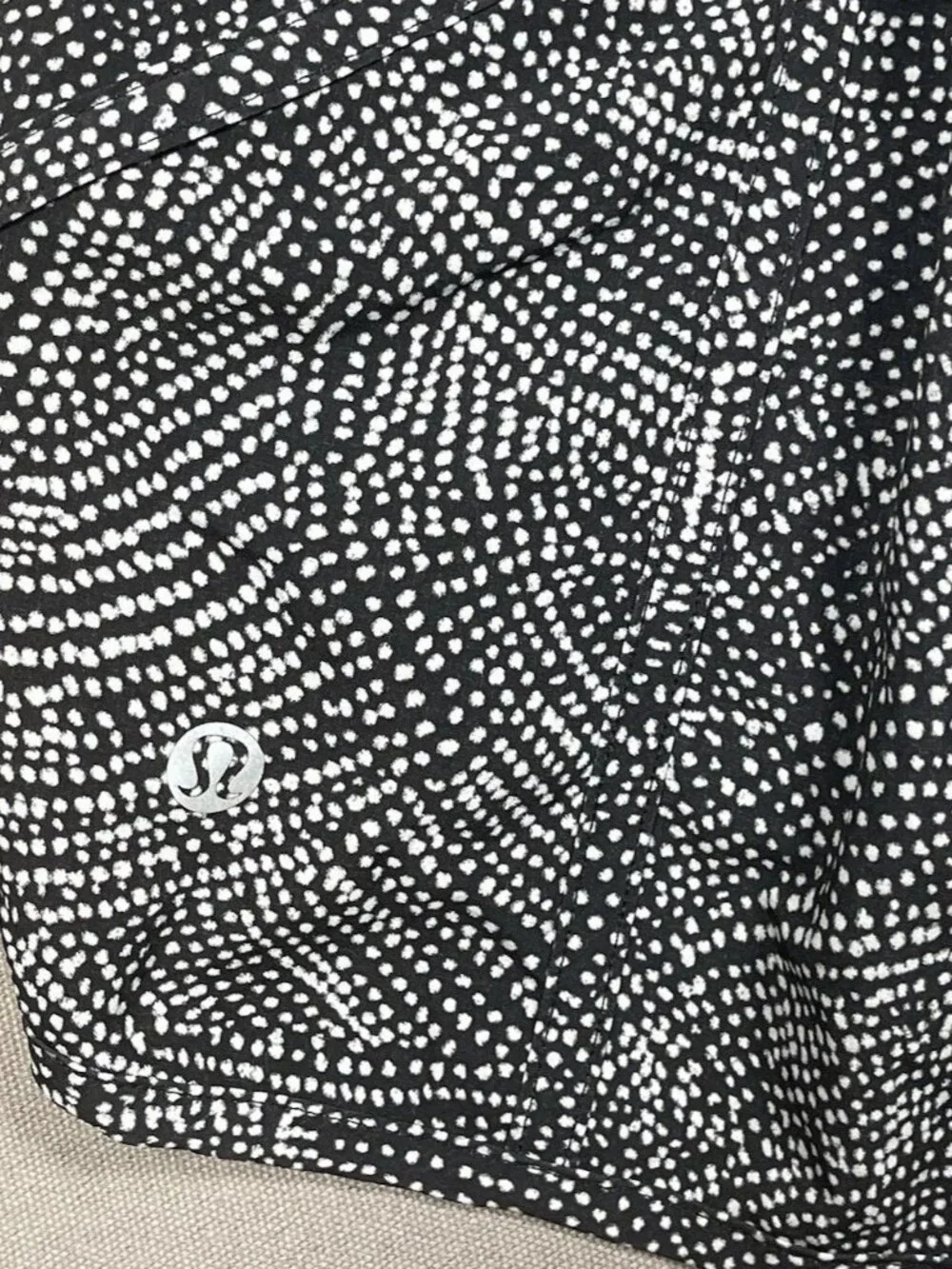 Lululemon Tracker Elastic Waist Lined Black White Dotted Shorts - Women Size 8